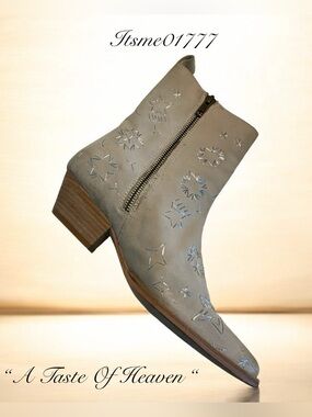 🌸 FREE PEOPLE Star-Embellished Ankle Boot in Light Gray
